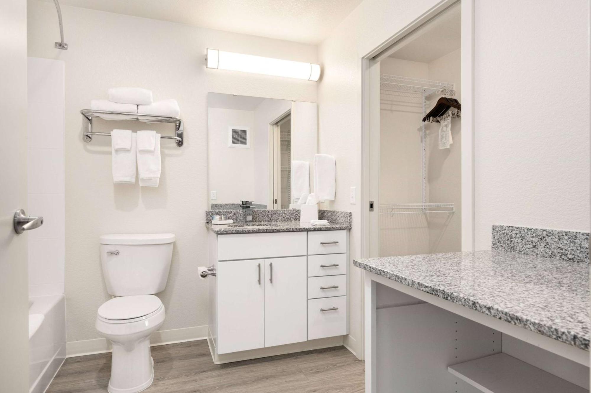 Waterwalk Extended Stay By Wyndham Minneapolis - Плимът Екстериор снимка